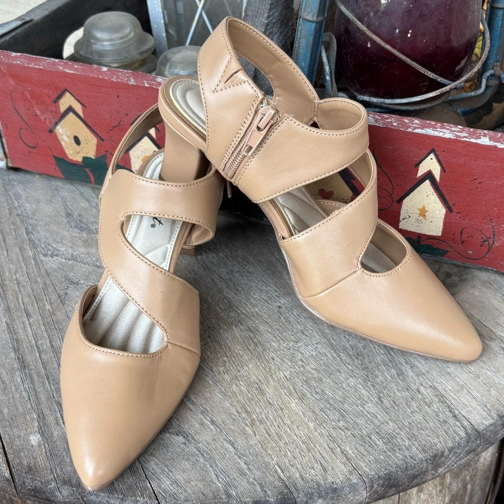 Easy Street Venue‎ Asymmetrical Tan Heels